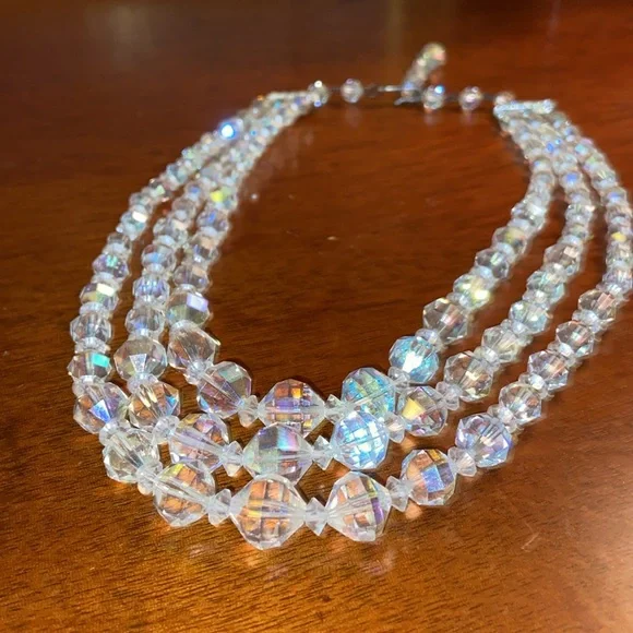 Vintage triple strand Aurora borealis graduated bead choker necklace 14 inch - Picture 2 of 12